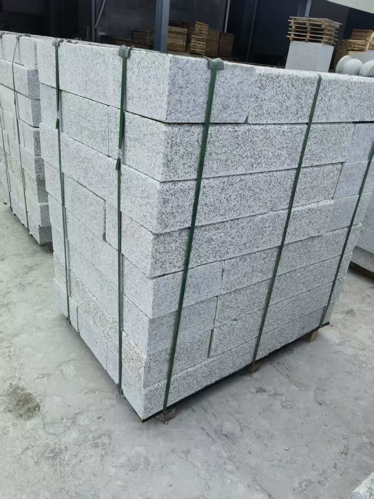 六盘水 芙蓉白火烧两面路沿石