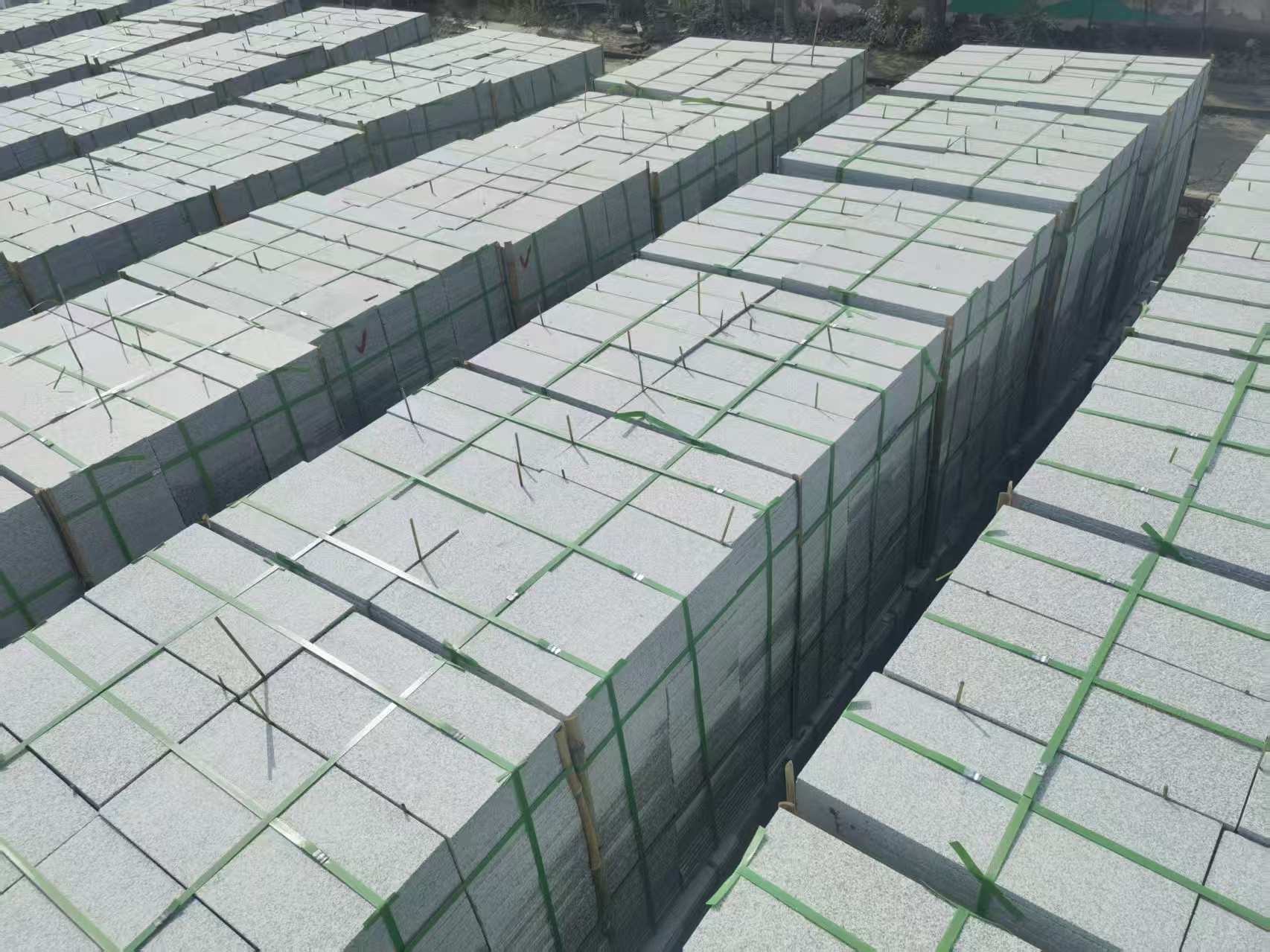 六盘水 芝麻白1.8公分火烧300*600地铺，清仓大甩卖