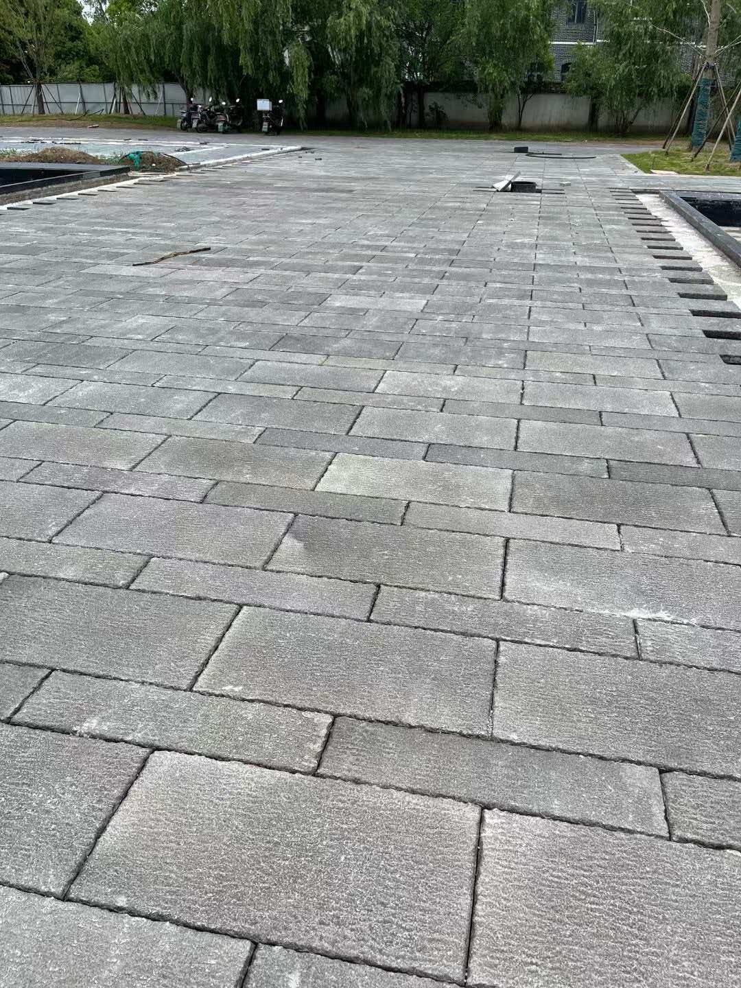 六盘水 工地仿古石铺装现场实拍