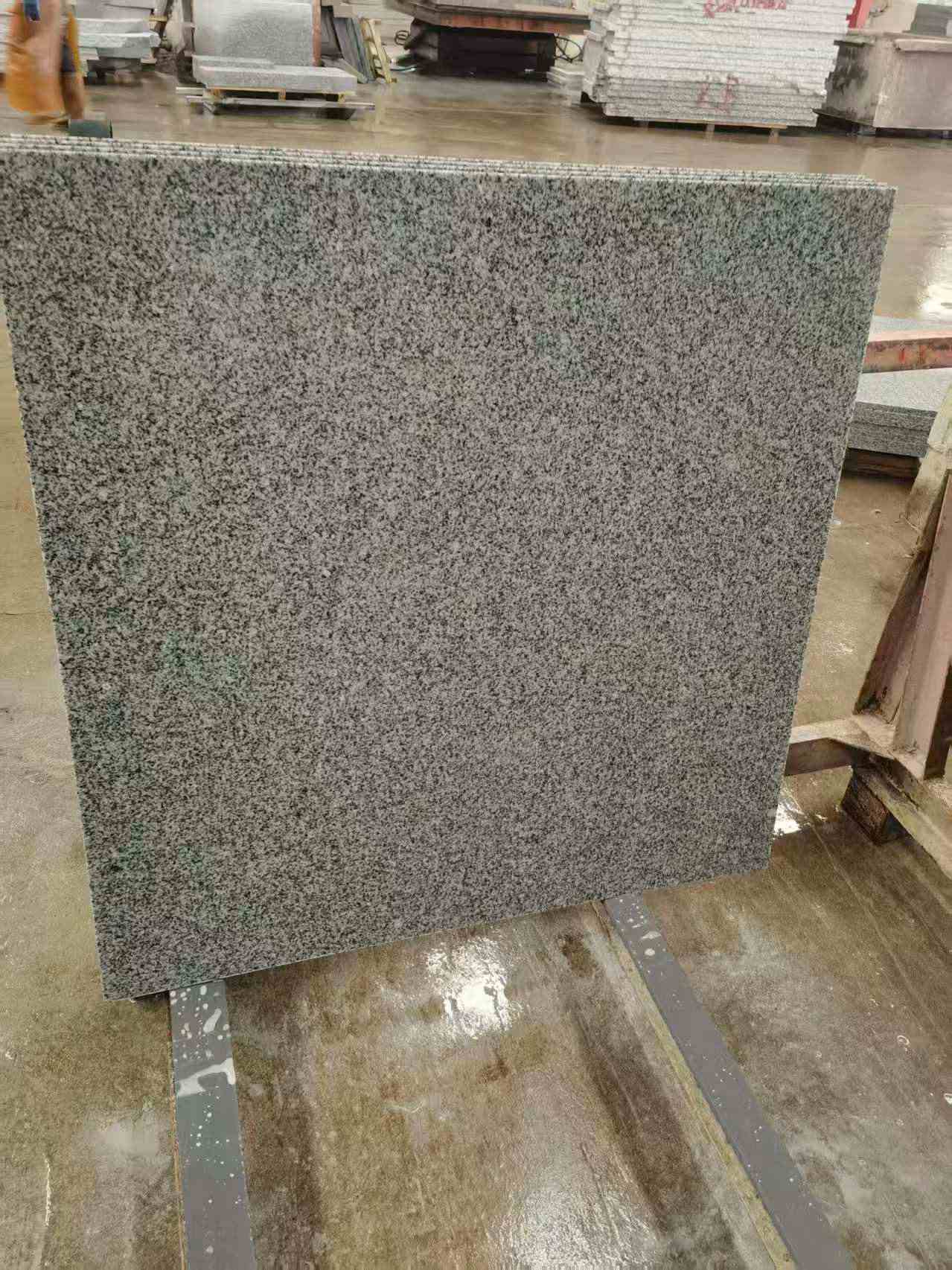 六盘水 芝麻白光面900*900，高地铁标准