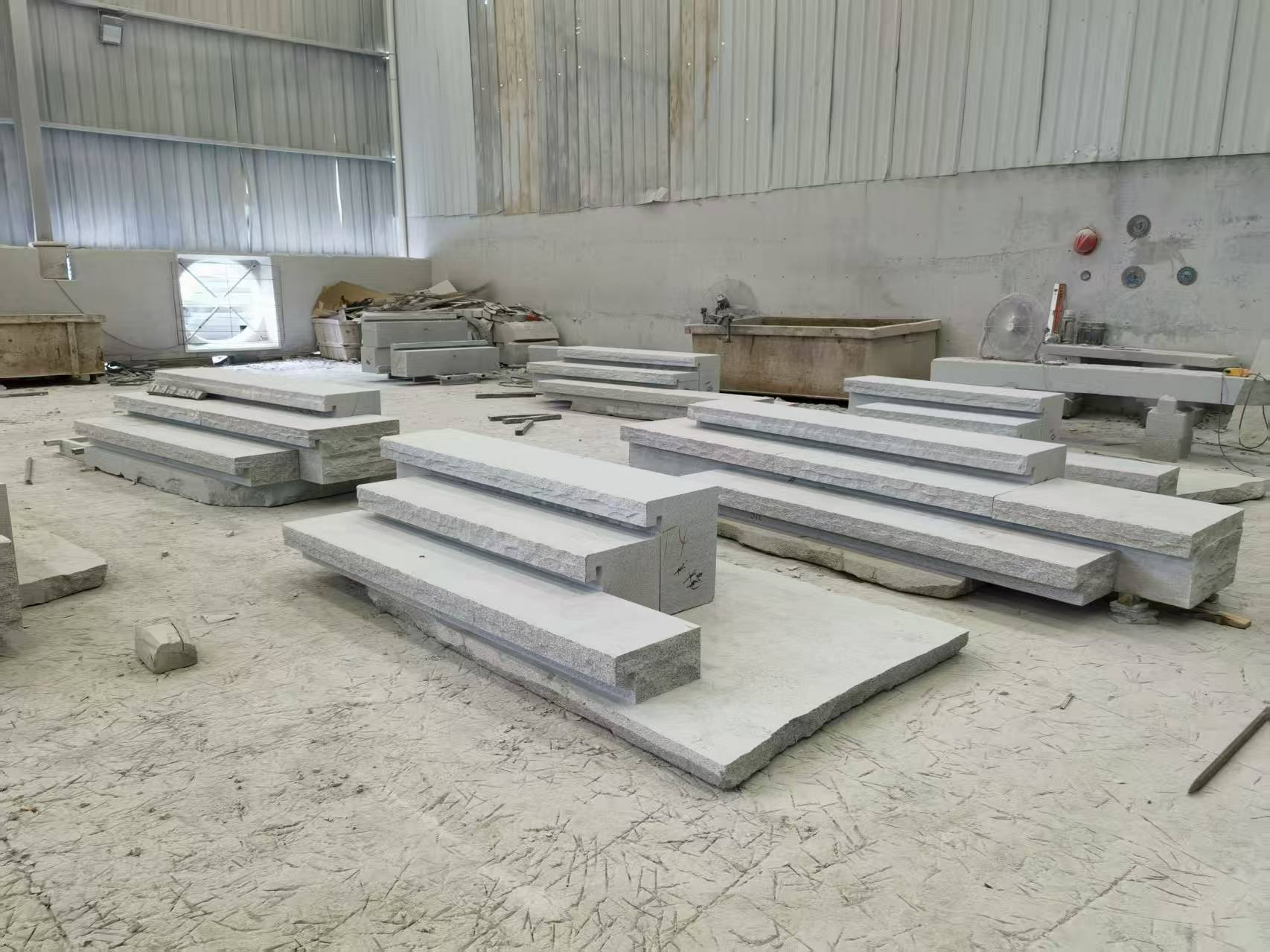 六盘水 整石台阶（大面火烧+侧面自然面），出货前厂内拼装