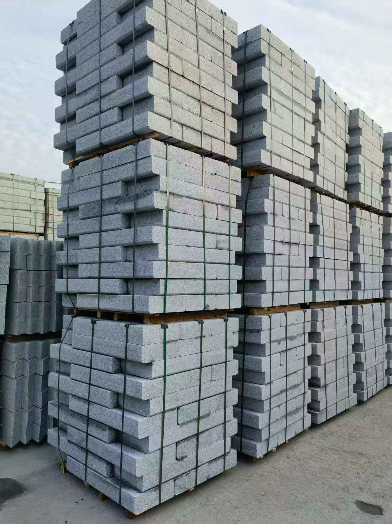 六盘水 路沿石（路侧石），颜色一致，尺寸标准